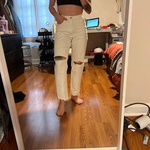 Universal thread crème ripped jeans